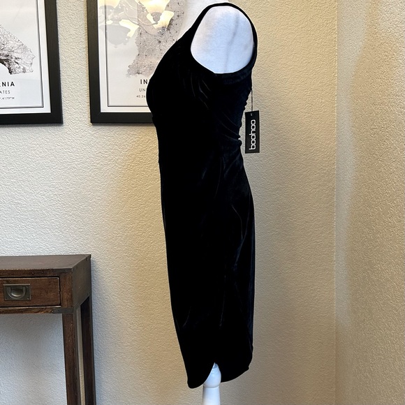 NWT Boohoo Black Velvet Dress | Size 4 | Gorgeous Night-Out Look - Picture 5 of 9
